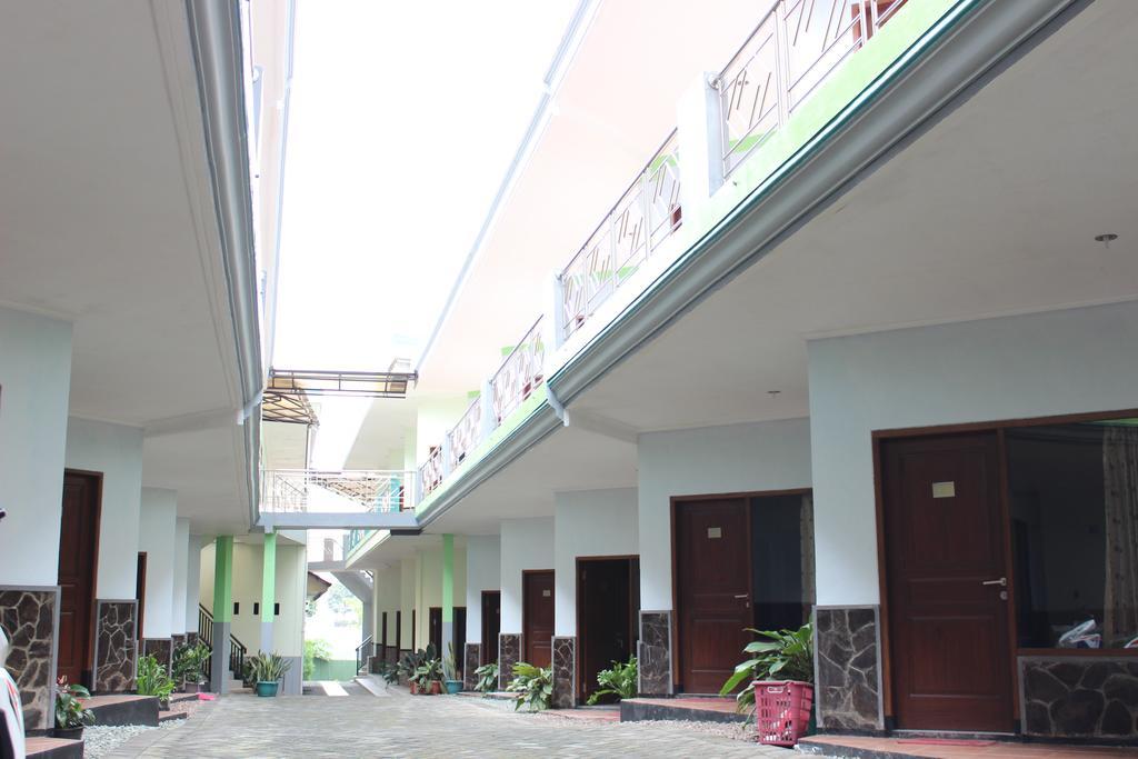 Oyo 557 Prima Asri 153 * Malang